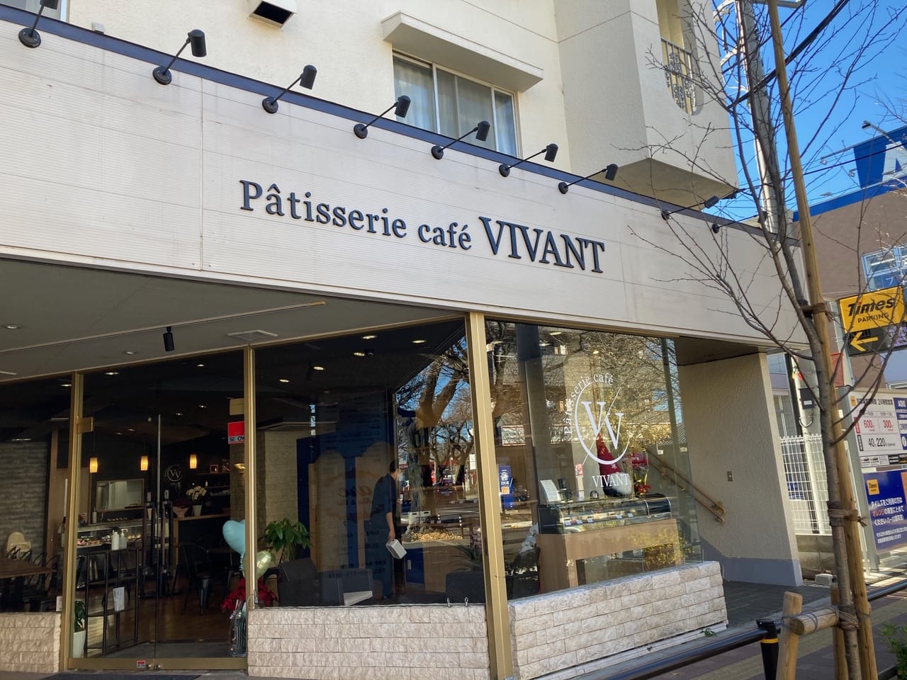 『ア・ビアント国立店』の跡地に『Patisserie cafe VIVANT』というカフェスペースもあるケーキ屋さんがオープンしていました！